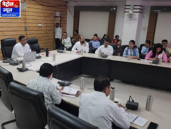 इंदौर कलेक्टर शिवम वर्मा ने सीएम हेल्पलाइन की खामियों पर अधिकारियों को चेतावनी दी