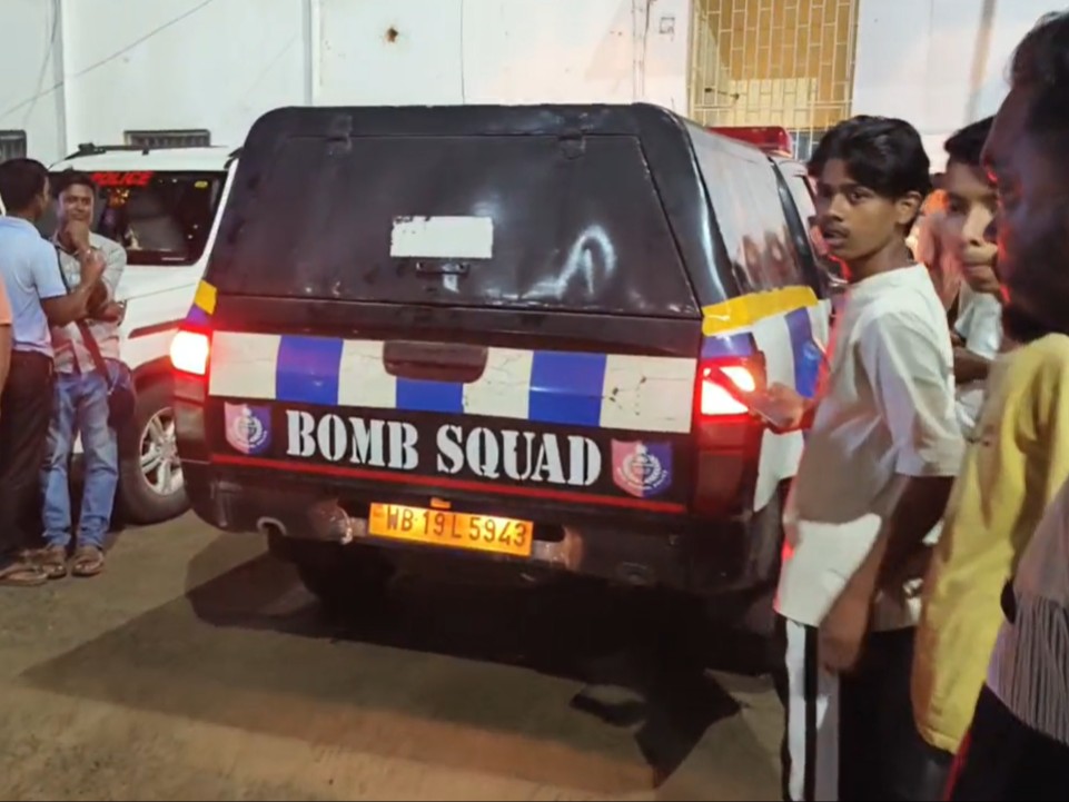 Nalhati Police Recover 800 Kg Ammonium Nitrate, 12,400 Gelatin Sticks in Birbhum Raid