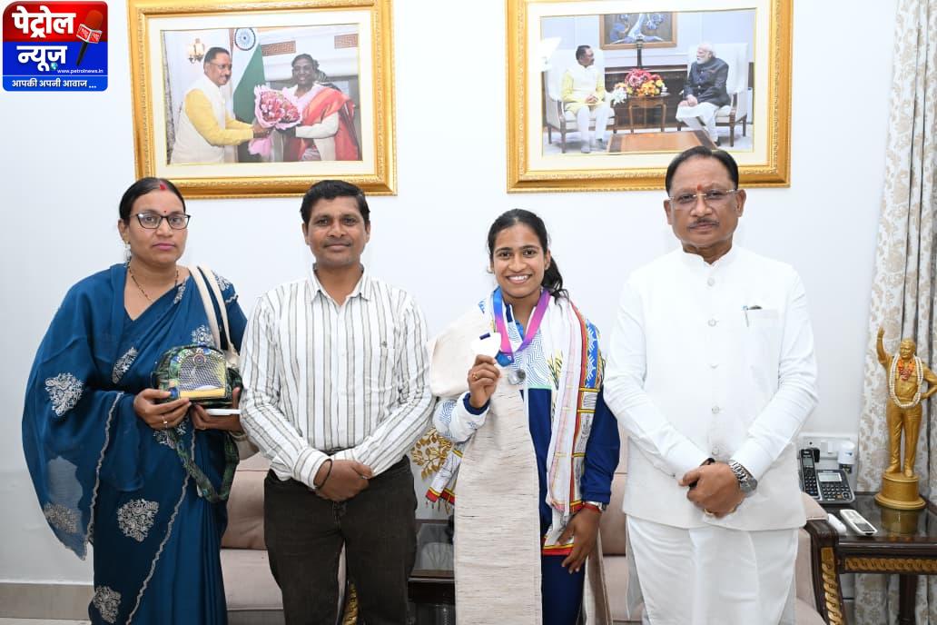 राष्ट्रमंडल खेलों की रजत पदक विजेता ज्ञानेश्वरी यादव का मुख्यमंत्री निवास में भव्य स्वागत