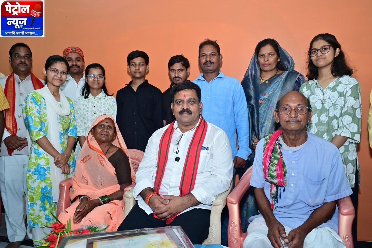 तीन बहनों ने एक साथ पास की नीट परीक्षा, उप मुख्यमंत्री श्री विजय शर्मा ने घर पहुंचकर दी बधाई