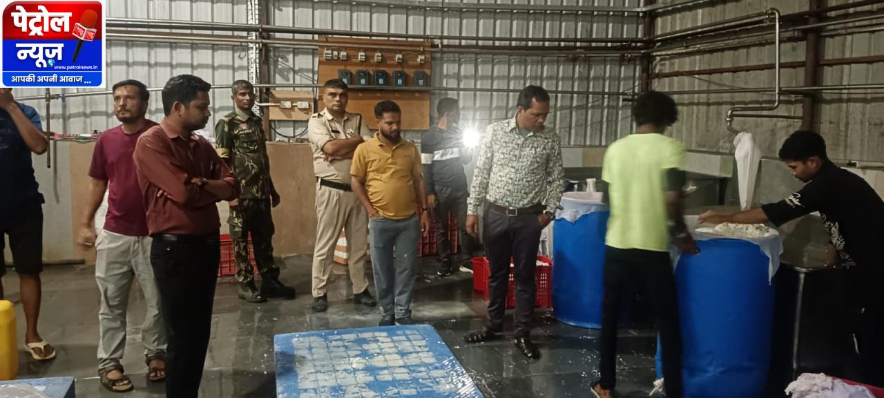रात 12 बजे वैद्य फूड में राजस्व, खाद्य औषधि एवं पुलिस की संयुक्त टीम की दबिश, 200 किलो पनीर जब्त