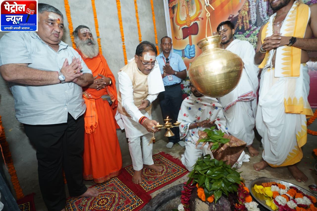 मुख्यमंत्री श्री विष्णुदेव साय ने बाबा कर्मेश्वर का किया रुद्राभिषेक, प्रदेशवासियों की सुख-समृद्धि और खुशहाली की कामना की