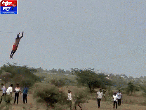 Runners Stop For Kachoris & Man Flies With Kite