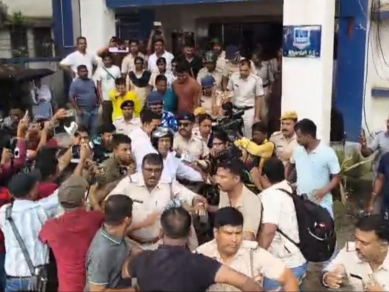 Nirmal Ghosh attacked outside Khardah police station in RG Kar case