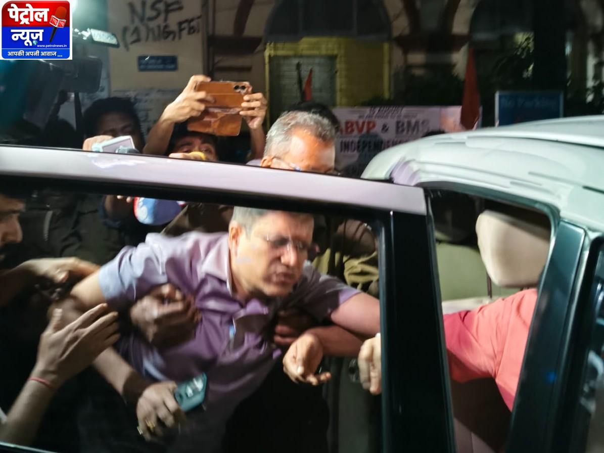 Jadavpur university vc falls after meeting amid student protest