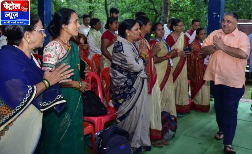 रामगढ़ में मितानिन बहनों से पर्यटन एवं संस्कृति मंत्री ने किया आत्मीय संवाद, समस्याओं और आवश्यकताओं की ली जानकारी