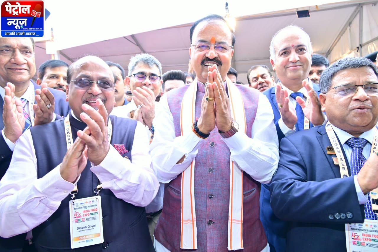 केशव मौर्य का प्रसास सफल, वाराणसी स्‍वयं सहायता समूह की नीलम देवी की वार्षिक आय 3 लाख कमाती है