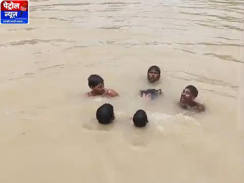 Boat Capsizes in Ganga Near Gandhi Setu