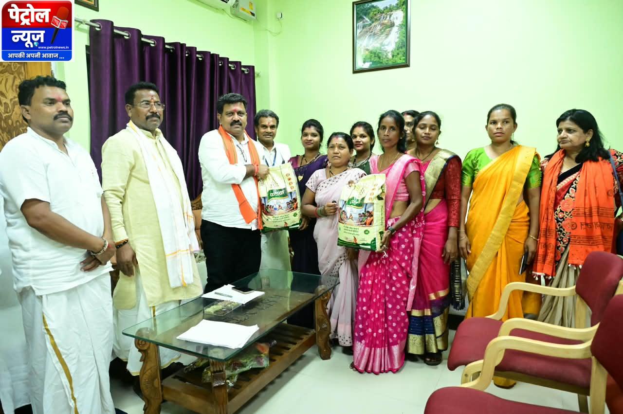 उप मुख्यमंत्री श्री विजय शर्मा से मिलीं माँ दंतेश्वरी महिला किसान उत्पादक कंपनी की सदस्य, उप मुख्यमंत्री ने एनपीओपी प्रमाणन मिलने पर दी बधाई