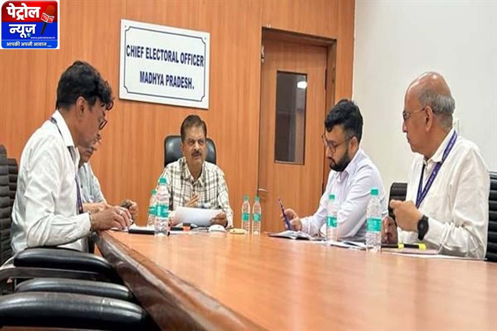 नए मतदाताओं के शिविरों के माध्यम से अधिक से अधिक फॉर्म प्राप्त करें : मुख्य निर्वाचन पदाधिकारी श्री झा