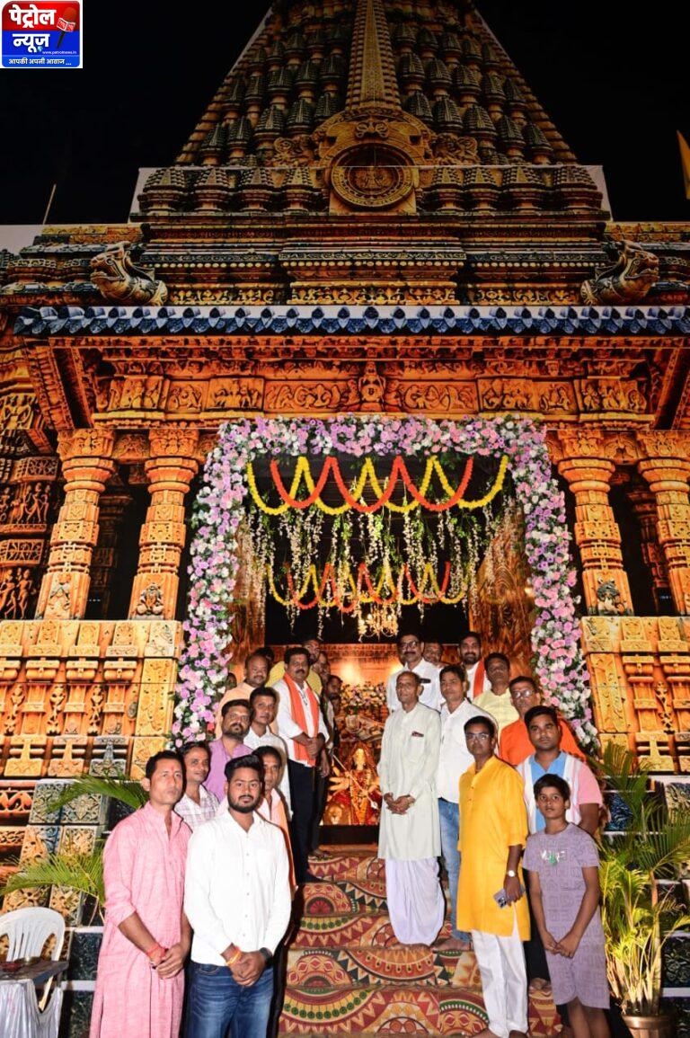 नवरात्रि पर उप मुख्यमंत्री श्री विजय शर्मा ने पिपरिया में विभिन्न दुर्गा उत्सव समितियों के पंडालों में पहुंचकर की पूजा-अर्चना